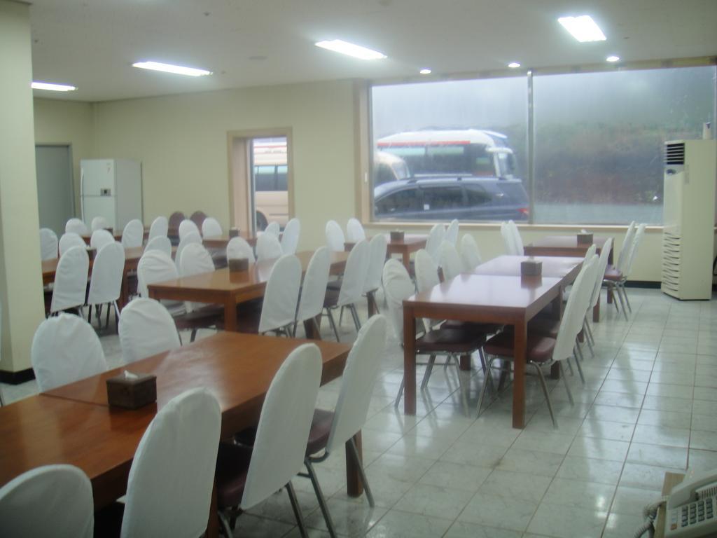 Geomunoreum Hostel Jeju Extérieur photo
