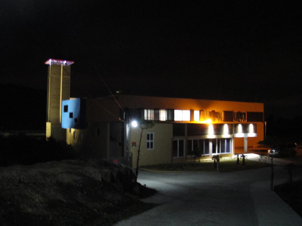 Geomunoreum Hostel Jeju Extérieur photo