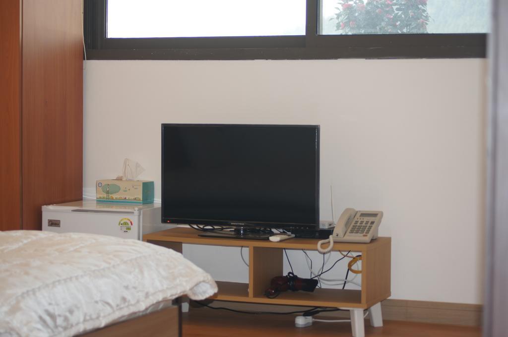 Geomunoreum Hostel Jeju Extérieur photo