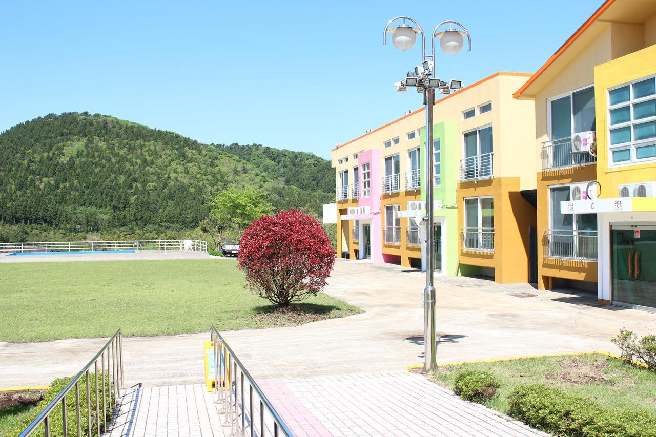 Geomunoreum Hostel Jeju Extérieur photo